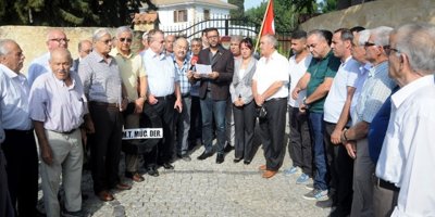 TMT Mücahitler Derneği ve UHH Cumhurbaşkanlığı’na siyah çelenk bırakarak akıncı’yı istifaya çağırdı