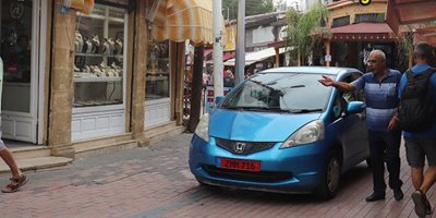 “Arabayla yayaların içine girdi”