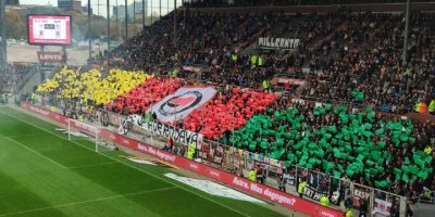 St. Pauli tribünlerinde terör örgütüne destek pankartı!