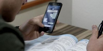 Sosyal medyayı kontrol sıklığı ile okul başarısı arasında ilişki yok