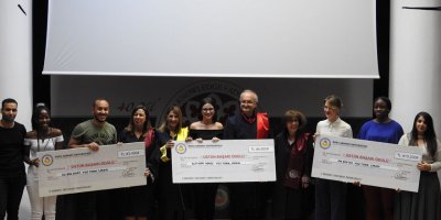 DAÜ’den başarılı öğrencilerine nakdi çek ödülü