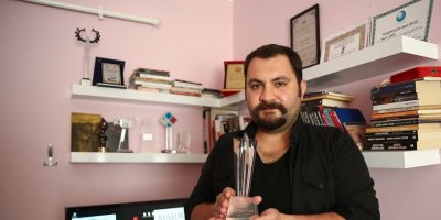 Hollywood, Cevahir Çokbilir’in aldığı ödülü kargo ile gönderdi