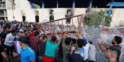 Bağdat'ta yolsuzluk karşıtı göstericiler yeniden sokakta