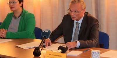 Bazı Kıbrıslı Türk ve Rum siyasi partiler Ledra Palace Otel’de bir araya geldi