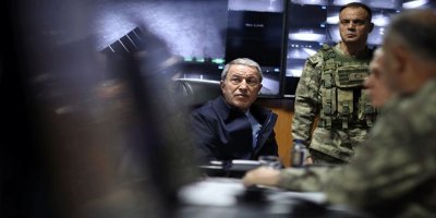 Milli Savunma Bakanı Akar askerlere seslendi: Her an her şey olabilir