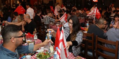 Keyf-i Sefa'da Hüsnü Şenlendirici ve Atakan Akdaş ile Cumhuriyet Coşkusu