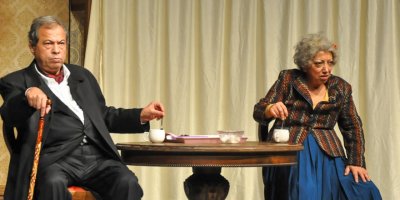 “Vee Perde” tiyatro oyunu Gazimağusa’da tiyatro severlerle buluştu