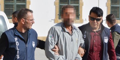 Güneyde PYD bayrağı salladı, kuzeyde tutuklandı