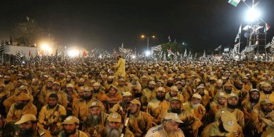 Pakistan'da muhalefet hükümete istifa için verdiği süreyi uzattı