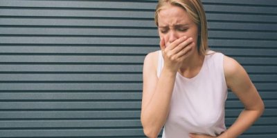 Ispanak zehirlenmesinin belirtileri nelerdir?