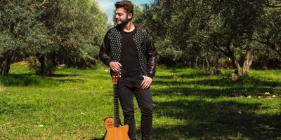 23 yıla 500 şarkılık repertuvar ve 4 enstrüman sığdırdı