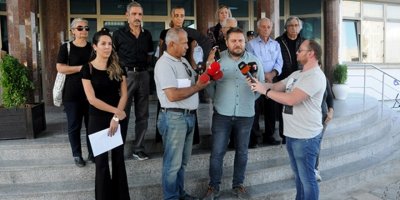 "İçişleri ve Tarım bakanlıklarına siyah çelenk"