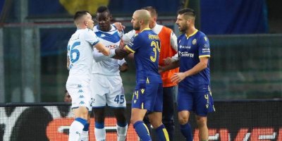 Balotelli’nin sahayı terk etmek istediği ırkçı saldırı sonrası skandal açıklama!