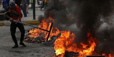 3 milletvekilinin evi ateşe verildi