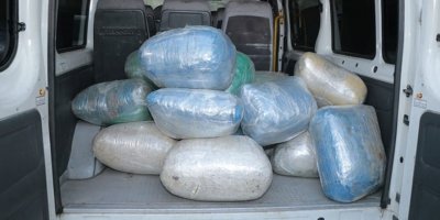 Öğrenci servisinde 176 kilo esrar ele geçirildi