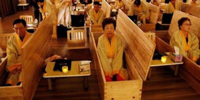 25 bin kişi 10 dakika tabuta girdi