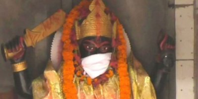 Hindistan'da tanrı heykellerine maske takıldı: Hava kirliliğinden koruyorlar