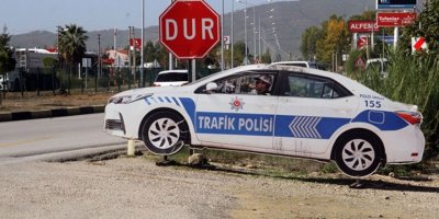 Maket trafik aracının tepe lambası ve aküsü çalındı