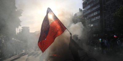 Şili'de eylemcilere karşı önlem hamlesi: Yüzlerini kapatmaları yasaklandı