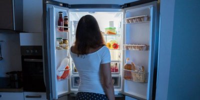 Geç saatte yemek kadınlarda riski artırıyor