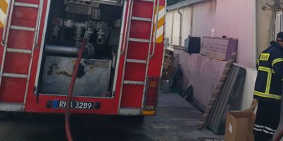 Tüccaroğlu Kuruyemiş'te yangın