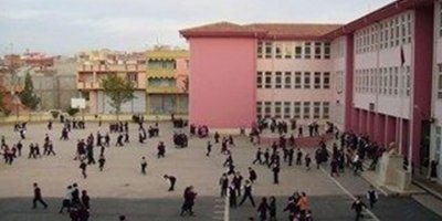 Okul kantininden su diye satın aldığı pet şişedeki kireç çözücüyü içti