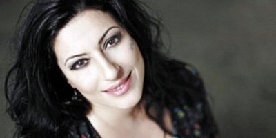 Şarkıcı Gülay, apar topar hastaneye kaldırıldı