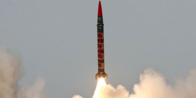 Hindistan'dan birkaç gün sonra Pakistan da nükleer kapasiteli füzesini test etti