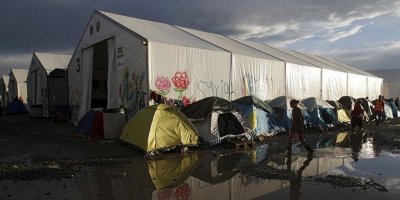 Yunanistan'da 'kapalı göçmen kampı' uygulamasına karşı istifa kararı
