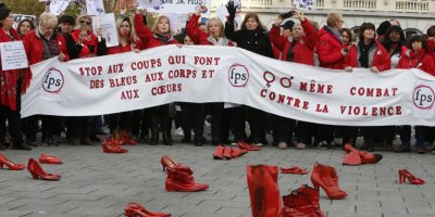 Belçika'da binlerce kadın şiddeti protesto etti