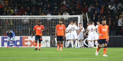 Başakşehir, sahasında Roma'ya 3-0 mağlup oldu