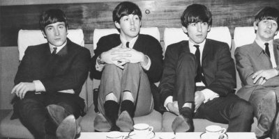 Beatles üyelerinin, Mercedes’in arka koltuğunda ‘unuttuğu’ eşyaları açık artırmada