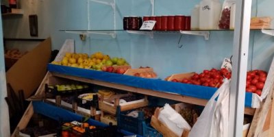 Girdiği manavda para bulamayan hırsız, meyve ve sebzelerin üzerine zeytinyağı döktü