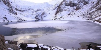 Bolkar’daki buzul göllerinin kış güzelliği büyülüyor