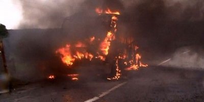 Yolcu dolu minibüste yangın