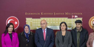 CHP'li Çakırözer, Ayşe Tuba'nın ailesiyle birlikte Meclis'ten seslendi: Kadına yönelik şiddetin uzlaştırması olmaz