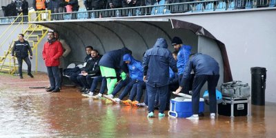 Hekimoğlu Trabzon-Başakşehir maçında yedek kulübesini su bastı