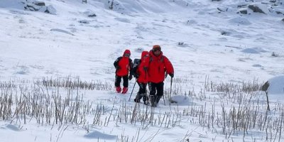 Dağcıları arayan 4 kişilik ekip kayboldu