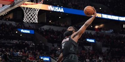 James Harden'ın buz gibi smacı geçersiz sayıldı, Rockets kaybetti