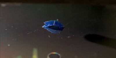 Bilim insanları plastiğe 'yürümeyi' öğretti