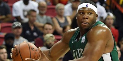 Çin'de milli marş okunurken bayrağa bakmayan Fransız basketbolcuya ceza