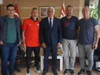 Londra Türk Toplumu Masterleri, Güzelyurt Belediye Başkanı Özçınar’ı ziyaret etti