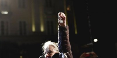 İsveçli gazeteci Nobel madalyasını iade ediyor!