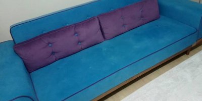 Döşenmek üzere verilen mobilyaları başkasına sattı