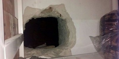 Eminönü'nde işyerinin altından 55 metrelik tünel kazdılar