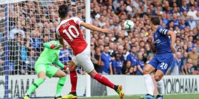 Mesut Özil PES'ten çıkarıldı