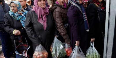 Tüketici güven endeksi 3 ay sonra geriledi
