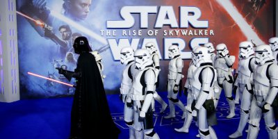 Star Wars sevdası: Film sırasında telefonunu kontrol eden adamı yumrukladı, '1 yıldır bunu bekliyorum' dedi