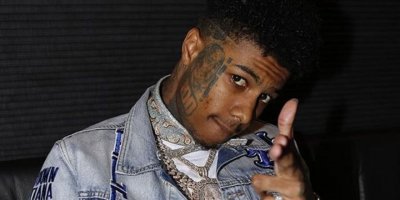 ABD’li rapçi Blueface sokakta para saçtı