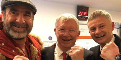 Eric Cantona, Manchester United'ın futbolunu 'yaşlı bir adamın sevişmesine' benzetti